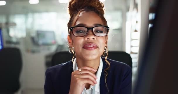Obchodní Žena Tvář Šťastný Public Relations Kanceláři Důvěrou Brýlemi Společnost — Stock video