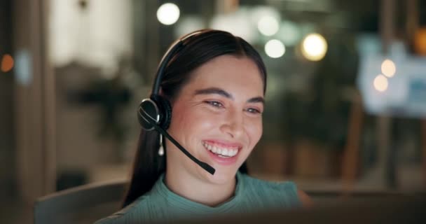 Call Центр Консультант Посмішка Вночі Обслуговування Клієнтів Спілкування Цифрових Обговорень — стокове відео