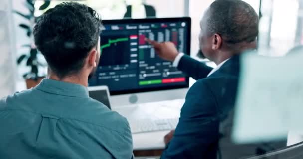 电脑屏幕和股票市场与男人 图表和解释交易模式数据分析 为投资 建议或经济提供支持 资金或团队合作 图表或帮助 — 图库视频影像