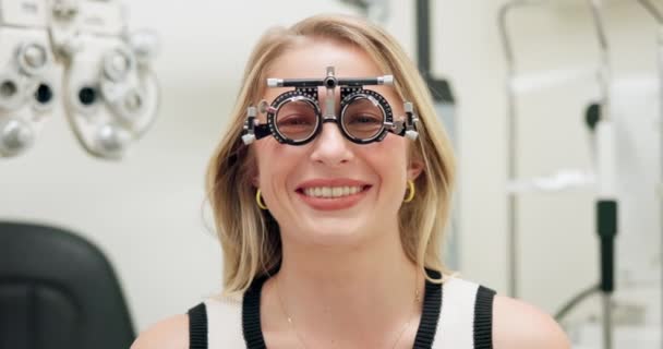 Ensayo Marco Mujer Para Visión Optometría Con Examen Ocular Consulta — Vídeos de Stock