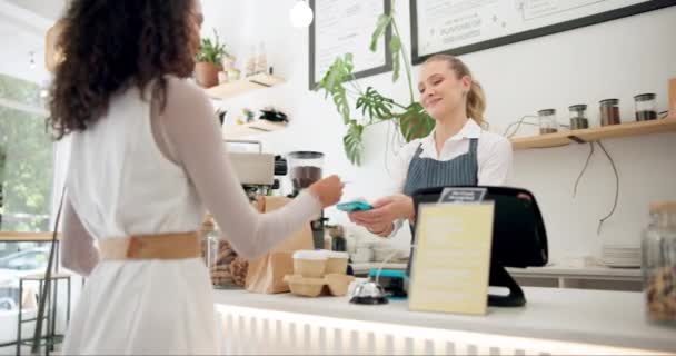 Cartão Crédito Barista Pagamento Cliente Café Para Alimentos Bebidas Refeições — Vídeo de Stock