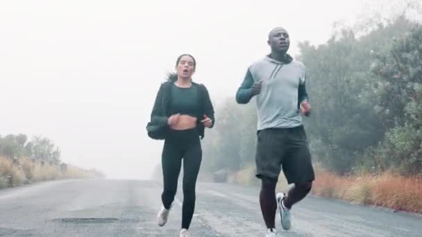 속에서 달리기 남성과 파트너를위한 피트니스 스포츠 웰빙과 건강을위한 심장과 — 비디오