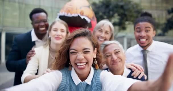 Mascota Selfie Ciudad Con Team Building Personal Oficina Urbana Risas — Vídeo de stock