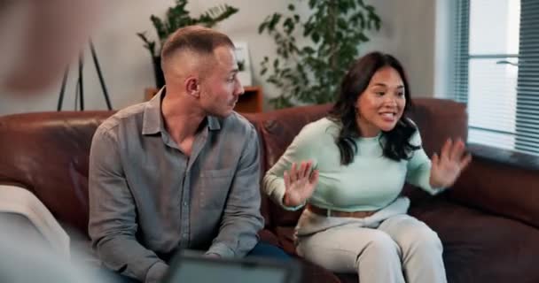 Çift Terapi Başarısız Evliliğe Kızgınlık Psikologla Tartışma Boşanma Hüzün Ofis — Stok video