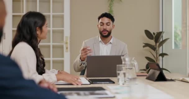 Zakenmensen Meeting Laptop Een Discussie Voor Teamwork Samenwerking Advies Planning — Stockvideo