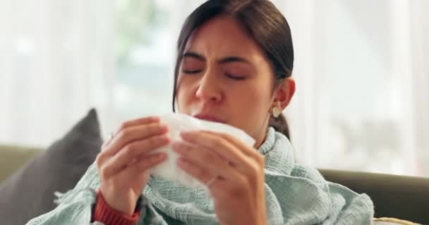 Wanita Penyakit Dan Jaringan Dengan Hidung Bertiup Rumah Untuk Infeksi — Stok Video