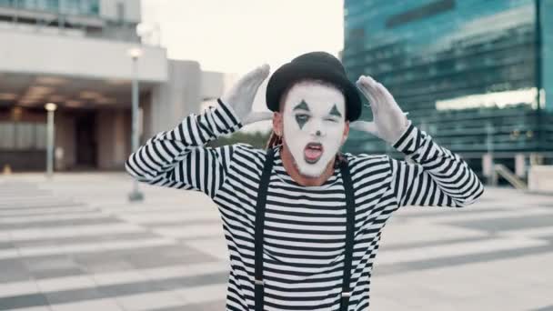 City Costume Face Mime Funny Joke Humor Crazy Facial Expression — Stock Video