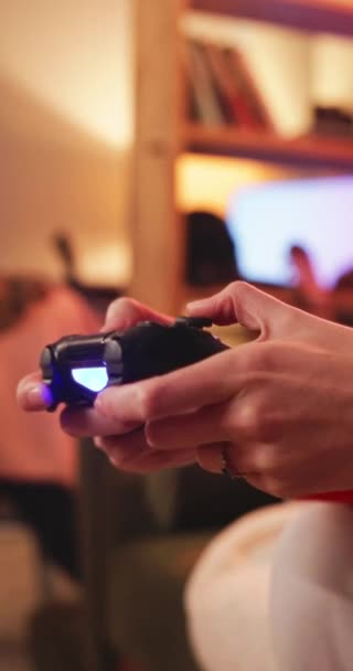 Mulher Jogos Close Mão Com Controlador Para Videogame Competição Desafio — Vídeo de Stock