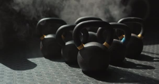 Kettlebell Felszerelés Felszerelés Edzés Fitness Testmozgás Egészség Wellness Tornaterem Stúdió — Stock videók