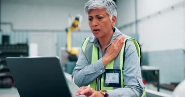 Injury Pain Mature Woman Laptop Architect Contractor Engineer Industrial Building — Stock Video