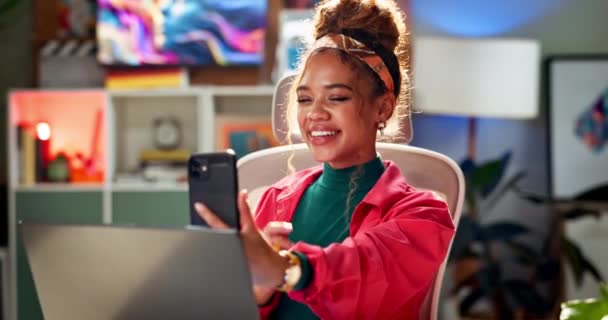 Happy Woman Laptop Selfie Phone Memory Photography Social Media Home — Stock Video