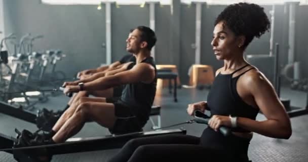 Oefening Roeimachine Vrouw Met Groep Sportschool Voor Wellness Moe Van — Stockvideo