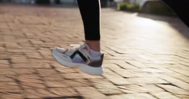 Fitness Osoba Nogi Biegające Ziemi Treningu Cardio Lub Ćwiczenia Szybkim — Wideo stockowe