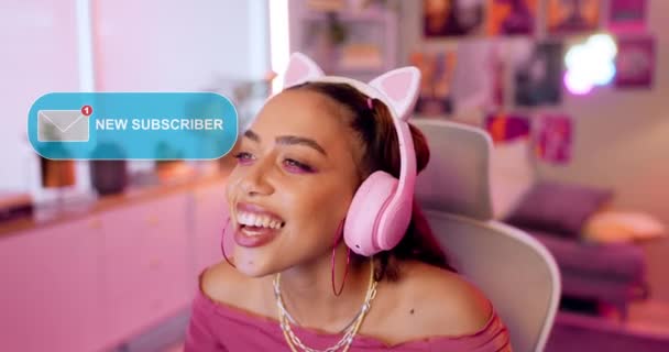 Influencer Streamer Zwarte Vrouw Blazen Kus Met Hoofdtelefoon Voor Opgewonden — Stockvideo