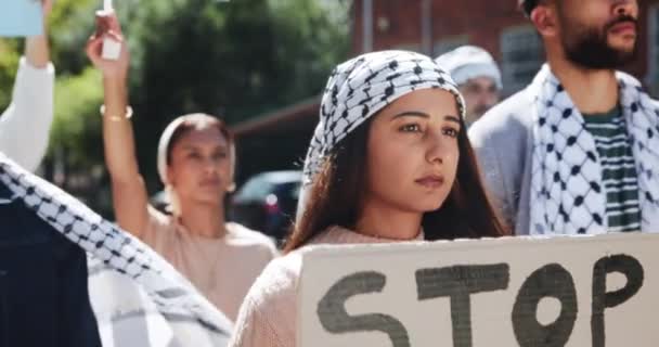 Oorlog Protest Tekenen Stoppen Met Vrouwen Stad Voor Gerechtigheid Menigte — Stockvideo