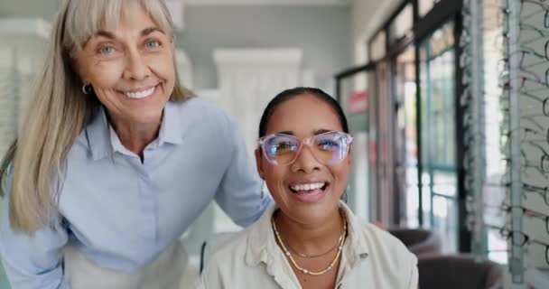 Cuidados Com Olhos Óculos Rosto Mulher Com Cliente Para Varejo — Vídeo de Stock