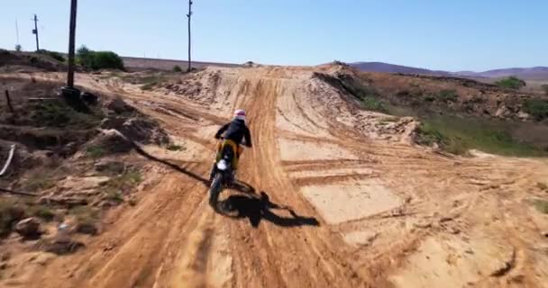 Sepeda Motor Melompat Atau Kecepatan Jalan Raya Praktik Atau Motorcross — Stok Video