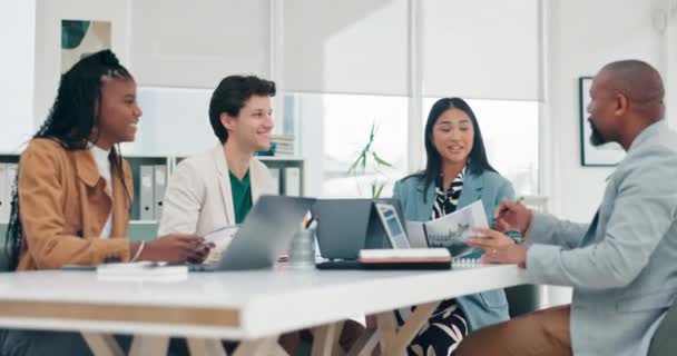 Teamwork Meeting Employees Laptop Office Internet Email Planning Business Agenda — Stock Video