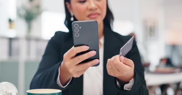Comercio Electrónico Smartphone Empresaria Con Tarjeta Crédito Para Compras Online — Vídeo de stock
