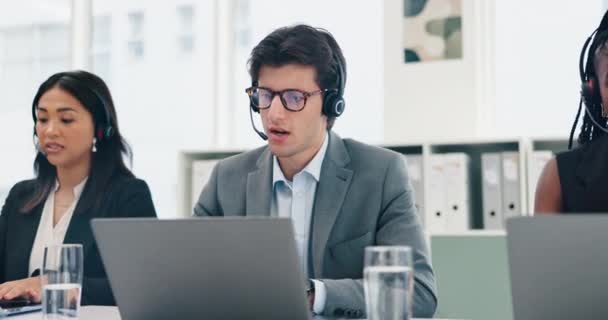 Homem Equipe Call Center Consultoria Laptop Telecomunicações Atendimento Cliente Suporte — Vídeo de Stock