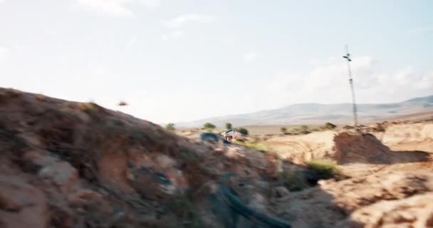 Skok Motocykl Cyklista Vzduchu Nebo Kopci Pro Výcvik Pro Extrémní — Stock video