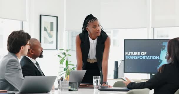 Mulher Negra Transporte Tela Para Apresentação Para Pessoas Negócios Reunião — Vídeo de Stock