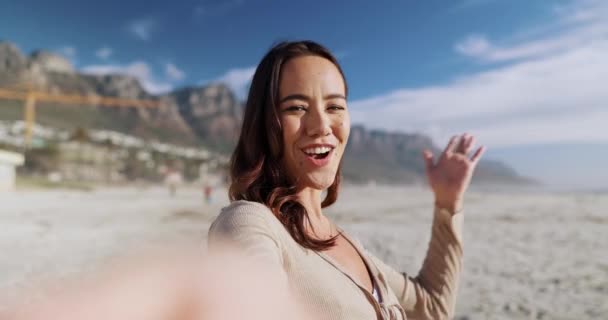 Felice Selfie Donna Spiaggia Con Pace Vacanza Vacanza Parlando Avventura — Video Stock