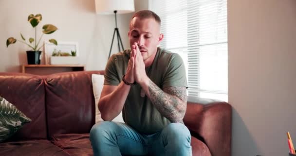 Askerlik Travmasından Kaynaklanan Stres Endişe Depresyon Içindeki Eller Kanepe Cevap — Stok video