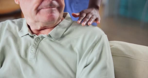 Yaşlı Adam Hemşire Sağlık Hizmetleri Danışmanlığı Için Desteği Korku Rahatlık — Stok video