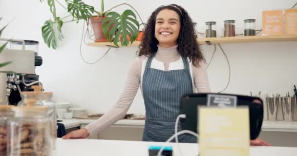 ポルトガルのレストランでコーヒーショップ スタートアップ または中小企業のオーナーの顔 バリスタと幸せな女性 カフェの肖像画 キャッシャー サービスのためのパン屋の従業員そして専門家 — ストック動画