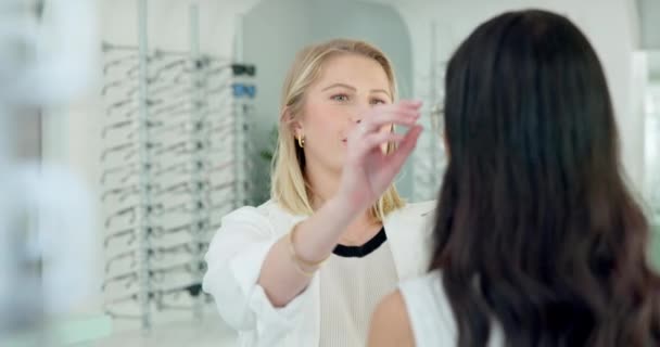 Optometrie Brille Und Person Mit Wählbarem Rahmen Verschreibungspflichtiger Linse Und — Stockvideo