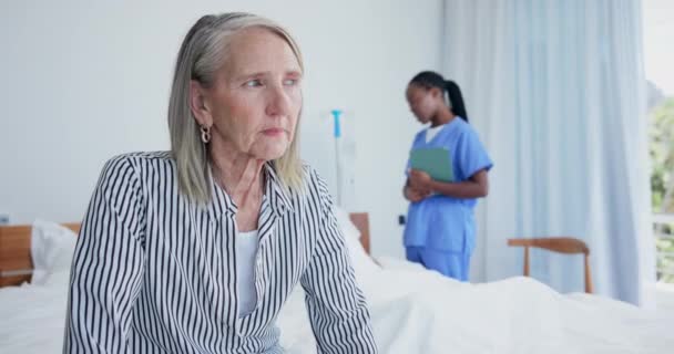 Senior Denken Und Krankenhaus Oder Frau Mit Ehemann Und Traurige — Stockvideo
