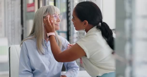 Lékař Pacient Pomoc Pro Brýle Obchodě Pomocí Podporu Možnost Pro — Stock video