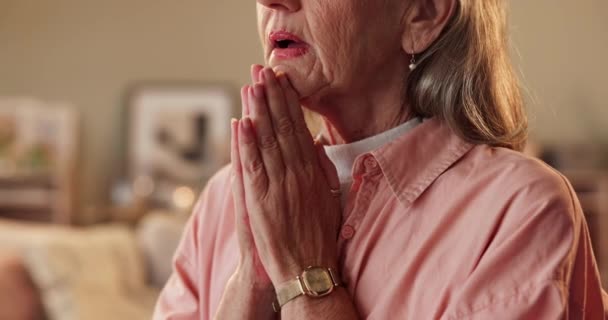 Γυναίκα Χέρια Και Χριστιανική Προσευχή Για Τον Θεό Θρησκεία Ευγνωμοσύνη — Αρχείο Βίντεο