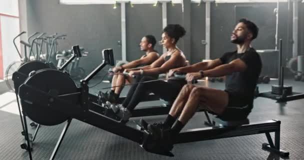 Slåtter Gym Och Personer Med Motion Träning Och Intensiv Träning — Stockvideo