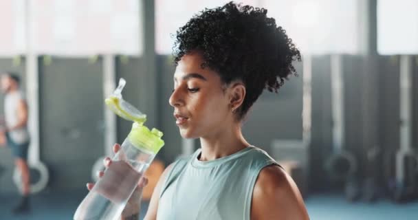 Gym Workout Waterfles Voor Vrouwelijke Sporter Studio Fitness Training Vrouw — Stockvideo