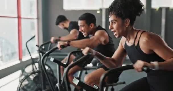 Fitness Groep Mensen Workout Fiets Fitnessruimte Voor Stabiliteit Gezondheid Welzijn — Stockvideo