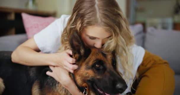 Lieben Lächeln Oder Küssen Mit Frau Und Hund Auf Dem — Stockvideo