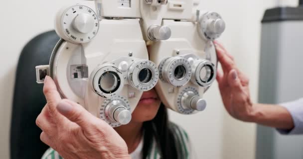 Cuidados Com Olhos Ferramentas Criança Clínica Teste Mão Especialista Phoropter — Vídeo de Stock