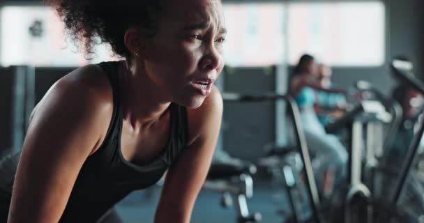 Trött Tänkande Eller Kvinna Gym Paus Med Trötthet Fitness Och — Stockvideo