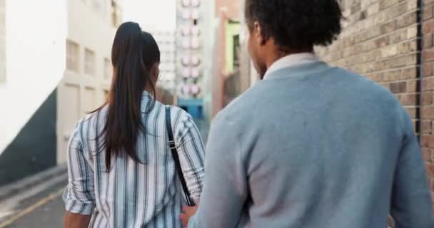 Wanita Pencuri Dan Menjalankan Dengan Tas Jalan Kota Jalan Atau — Stok Video