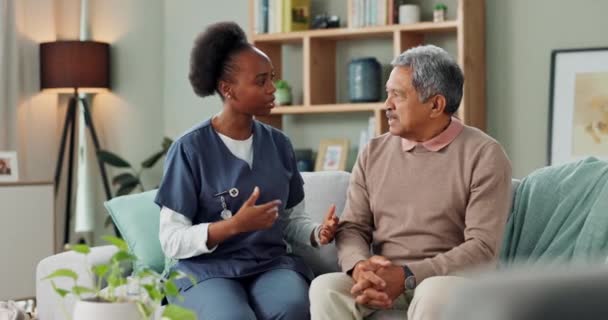Senior Pria Dan Batuk Batuk Dengan Perawat Untuk Konsultasi Kesehatan — Stok Video