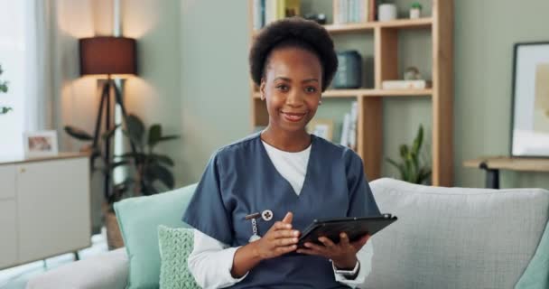 Portrait Physiotherapist Working Tablet Smile Happiness Job Geriatric Nurse House — Stock Video