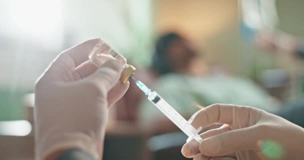 Geneeskunde Fles Handen Met Injectie Kliniek Voor Farmaceutische Psychedelische Behandeling — Stockvideo