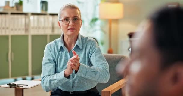 Terapeuta Mujer Hablando Terapia Sonido Para Psicología Con Frecuencias Canto — Vídeo de stock