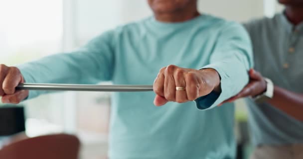 Fascia Resistenza Mani Uomo Anziano Fisioterapia Consultazione Con Recupero Muscolare — Video Stock