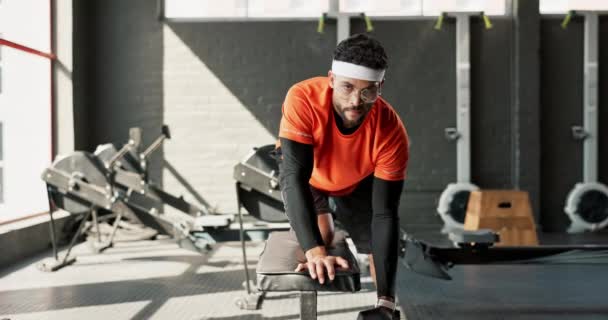 Man Fitness Gewichtheffen Met Halter Sportschool Tijdens Training Training Indoor — Stockvideo