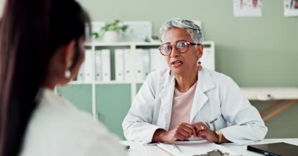 Lékař Kancelář Diskutovat Výsledcích Ženou Wellness Klinika Nebo Nemocnice Nebo — Stock video