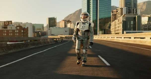 Vesmír Cestování Astronaut Městě Procházkou Budoucí Dystopie Planety Pro Objev — Stock video