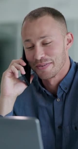 Telefonní Hovor Rozhovor Obchodní Muž Kanceláři Pro Kontakt Line Diskuse — Stock video